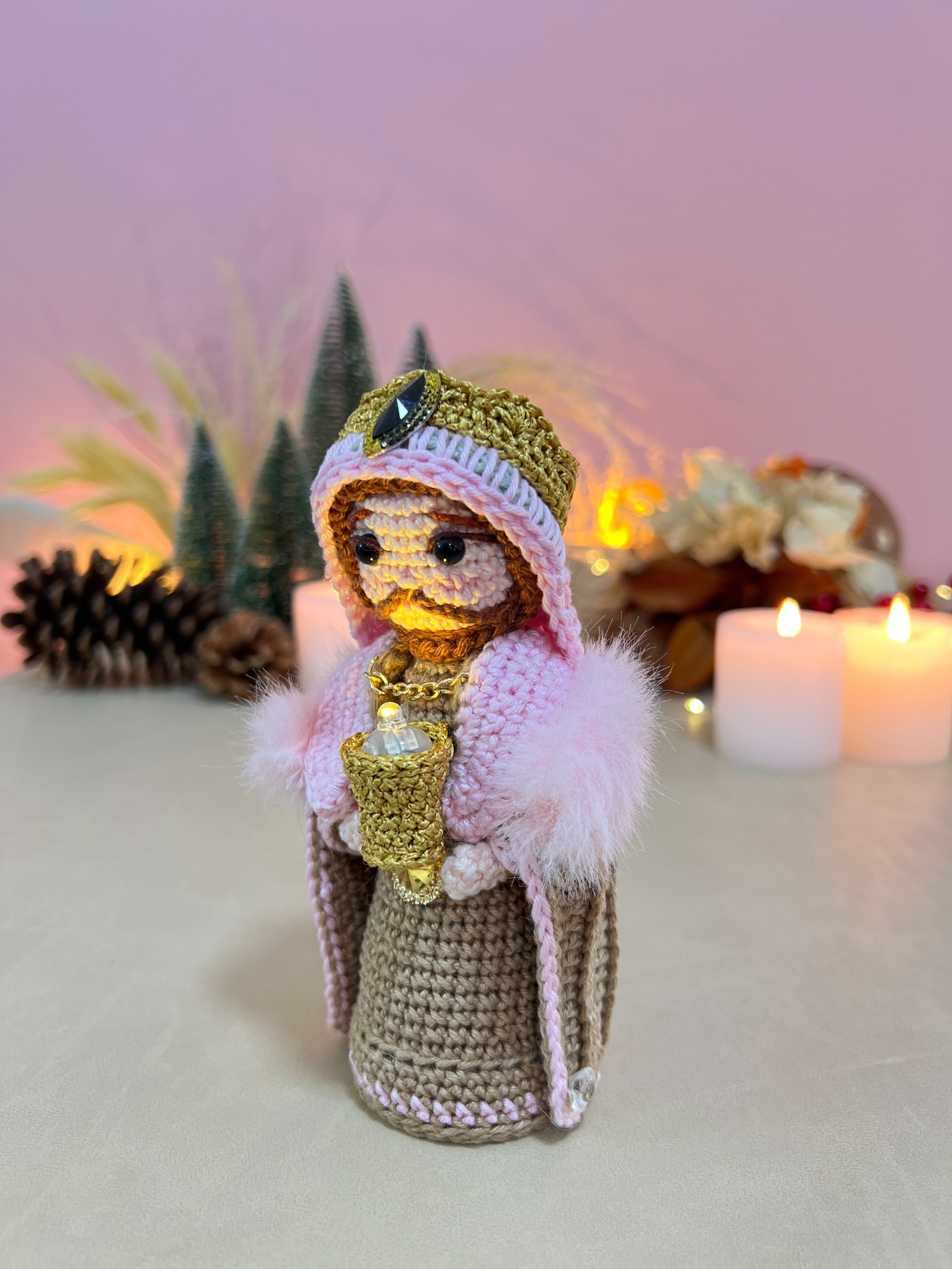 Detalhes dos Reis Magos em amigurumi do presépio do Ponto Mágico