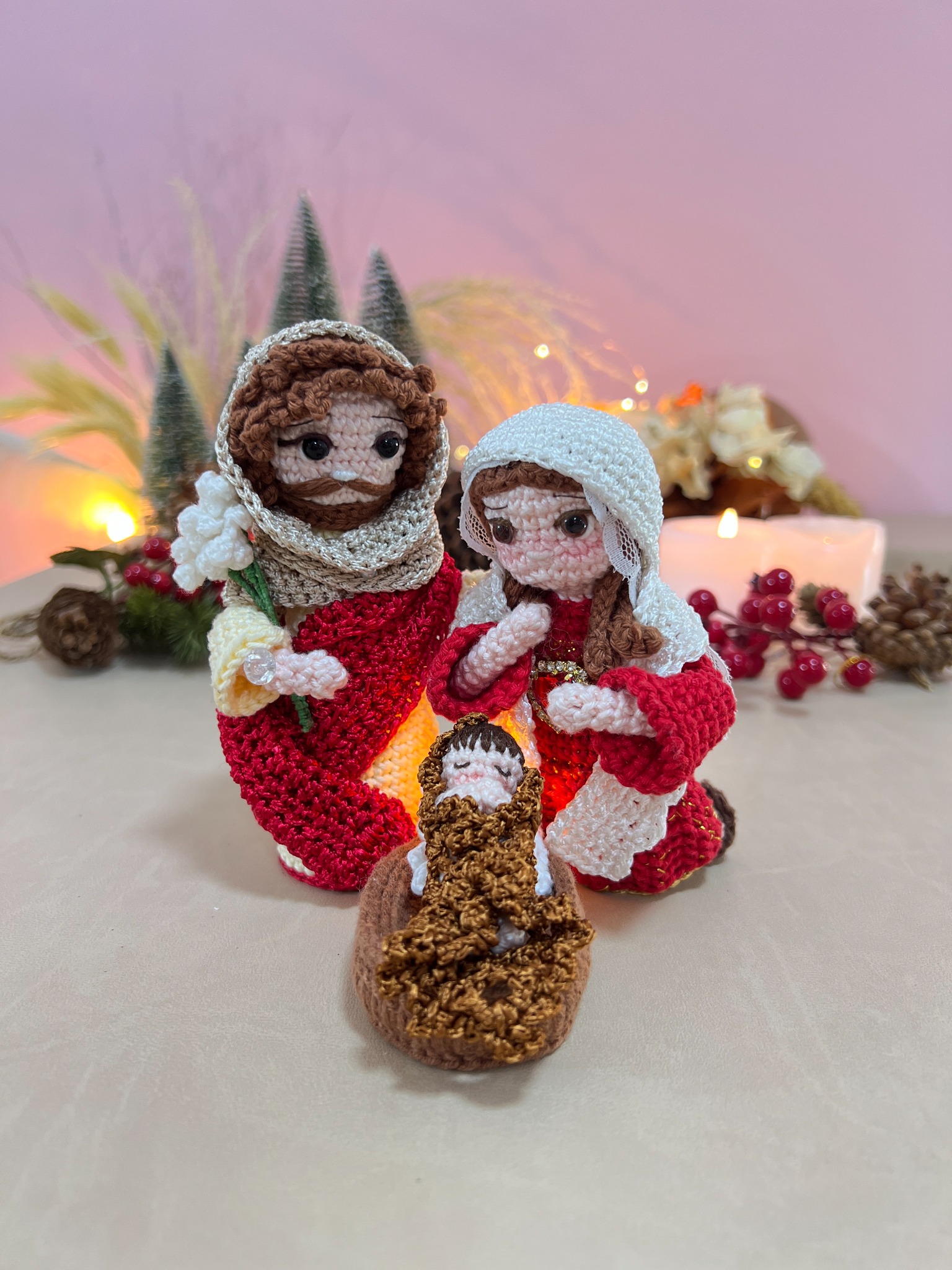 Sagrada Família do presépio em amigurumi do presépio do Ponto Mágico
